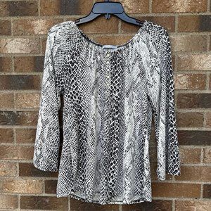 New, never worn, Black & White pull over top, sz. PL